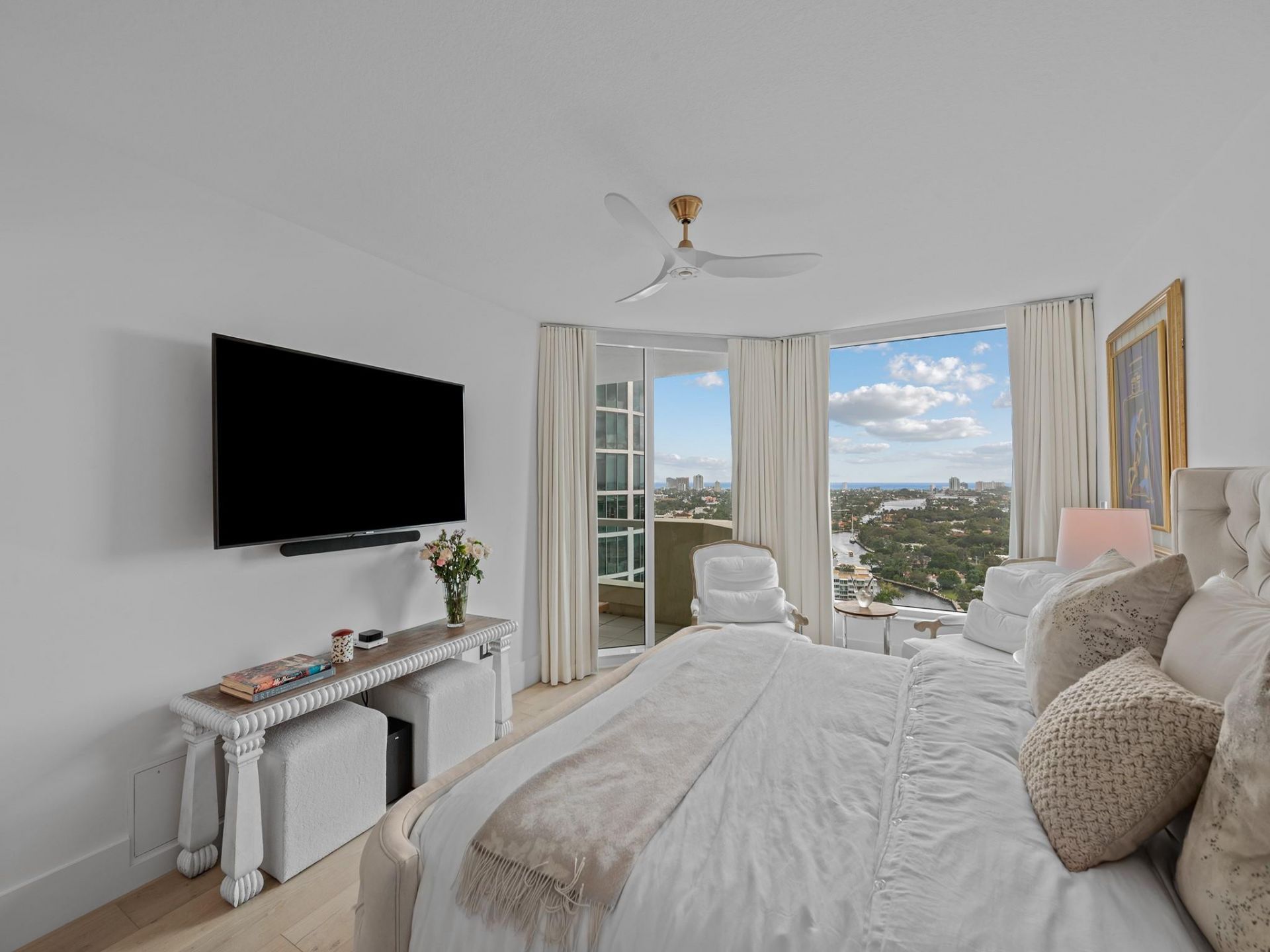 411 N New River Drive, Unit 2401, Fort Lauderdale, FL 33301 Photo