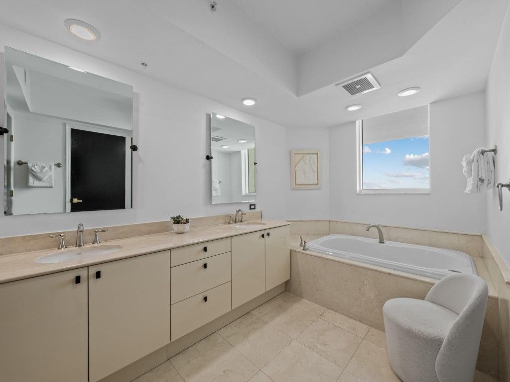 411 N New River Dr, Unit 2401, Fort Lauderdale, FL 33301 Photo