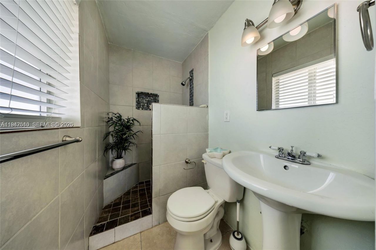 1320 NE 27th Ave, Pompano Beach, FL 33062 Photo