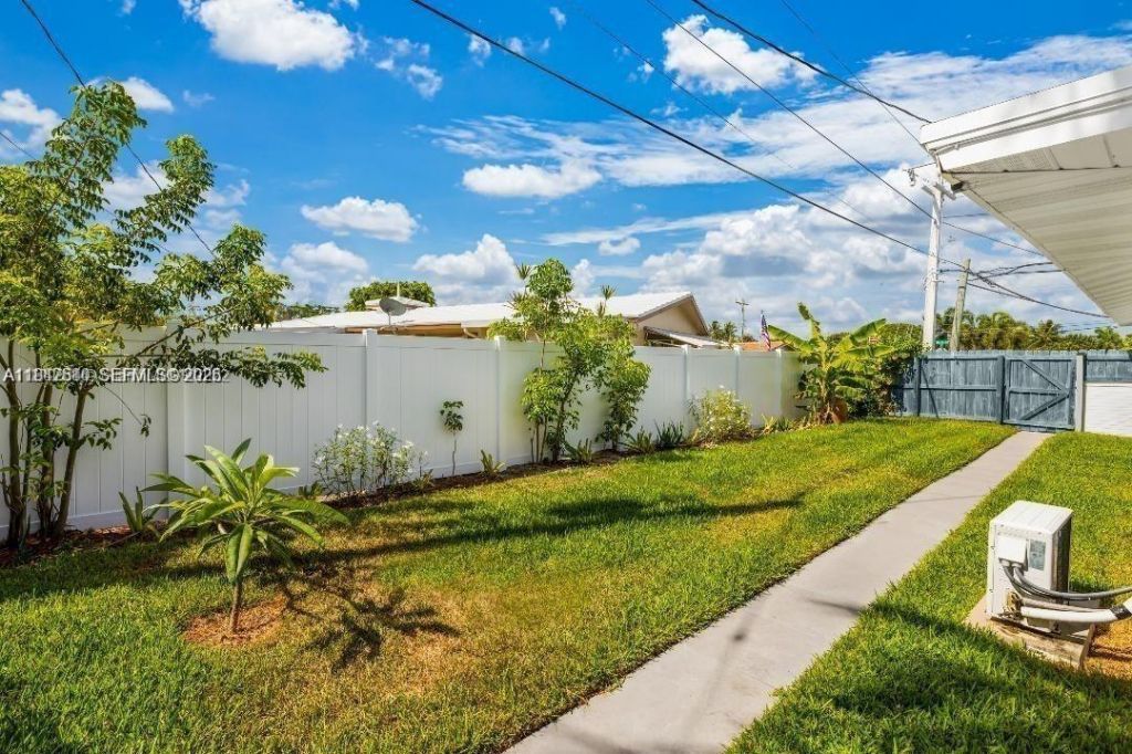 1320 NE 27th Ave, Pompano Beach, FL 33062 Photo