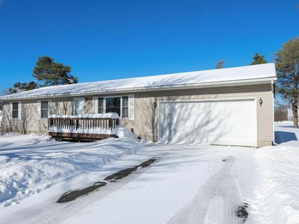 4025 Oakley Road, Stockbridge, MI 49285