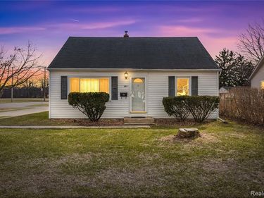 684 Greylock Street, Belleville, MI 48111