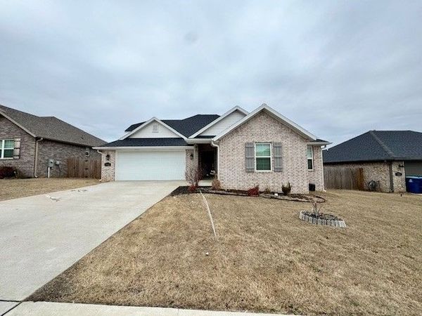 5902 SW Peaceful Avenue, Bentonville, AR 72713