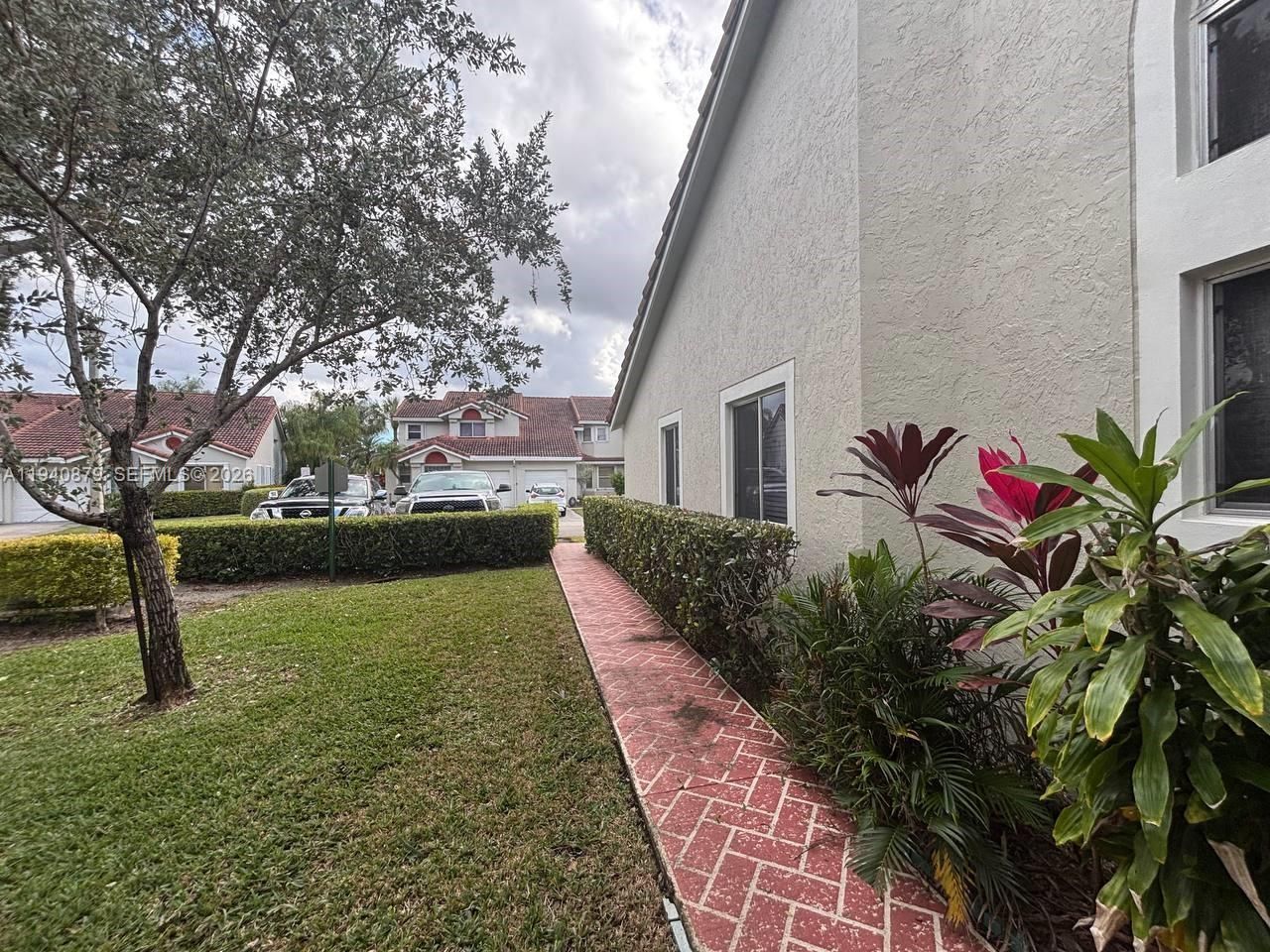 7390 S Pinewalk Dr S, Margate, FL 33063 Photo