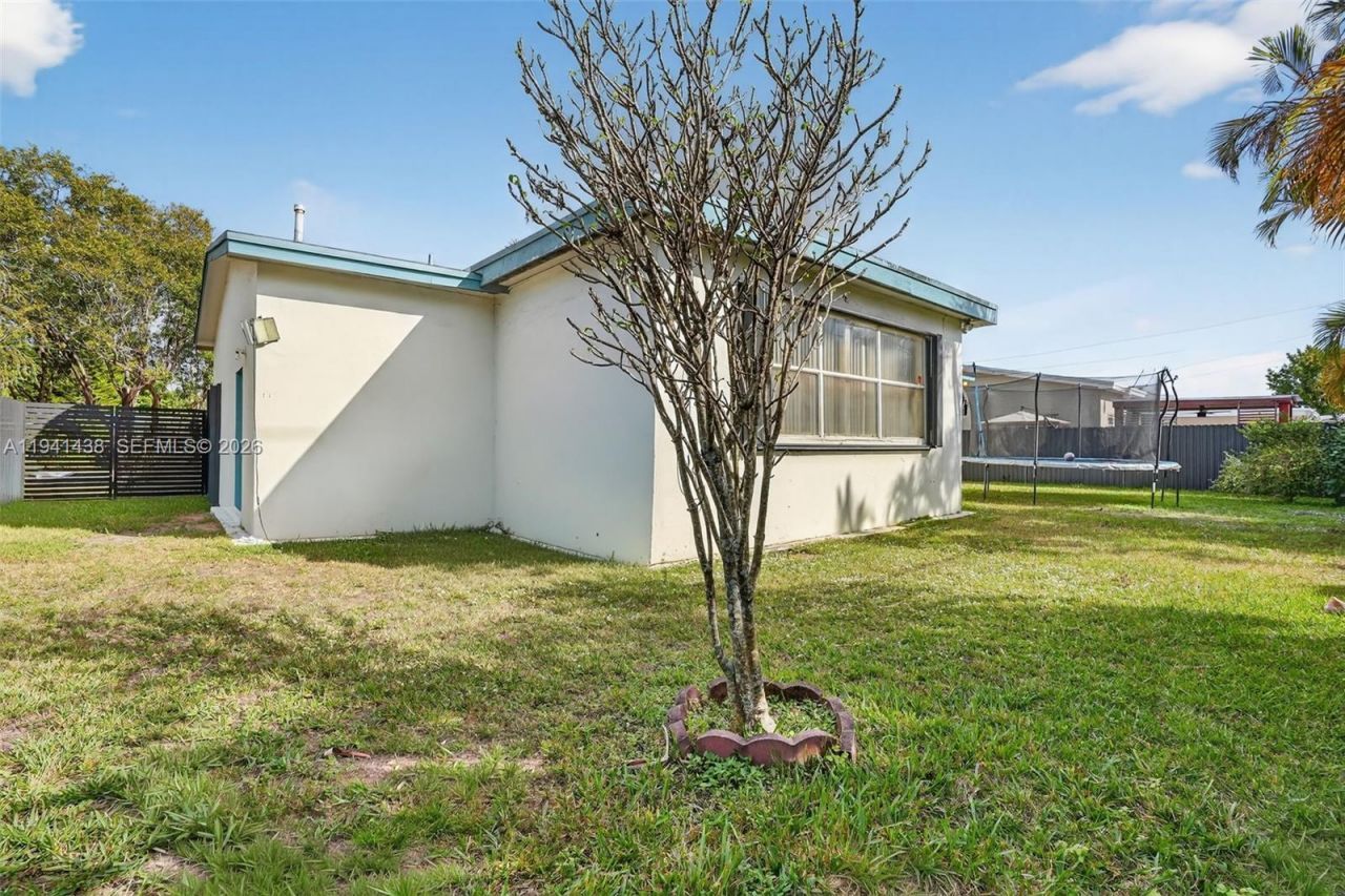 8500 SW 16th St, Miami, FL 33155 Photo