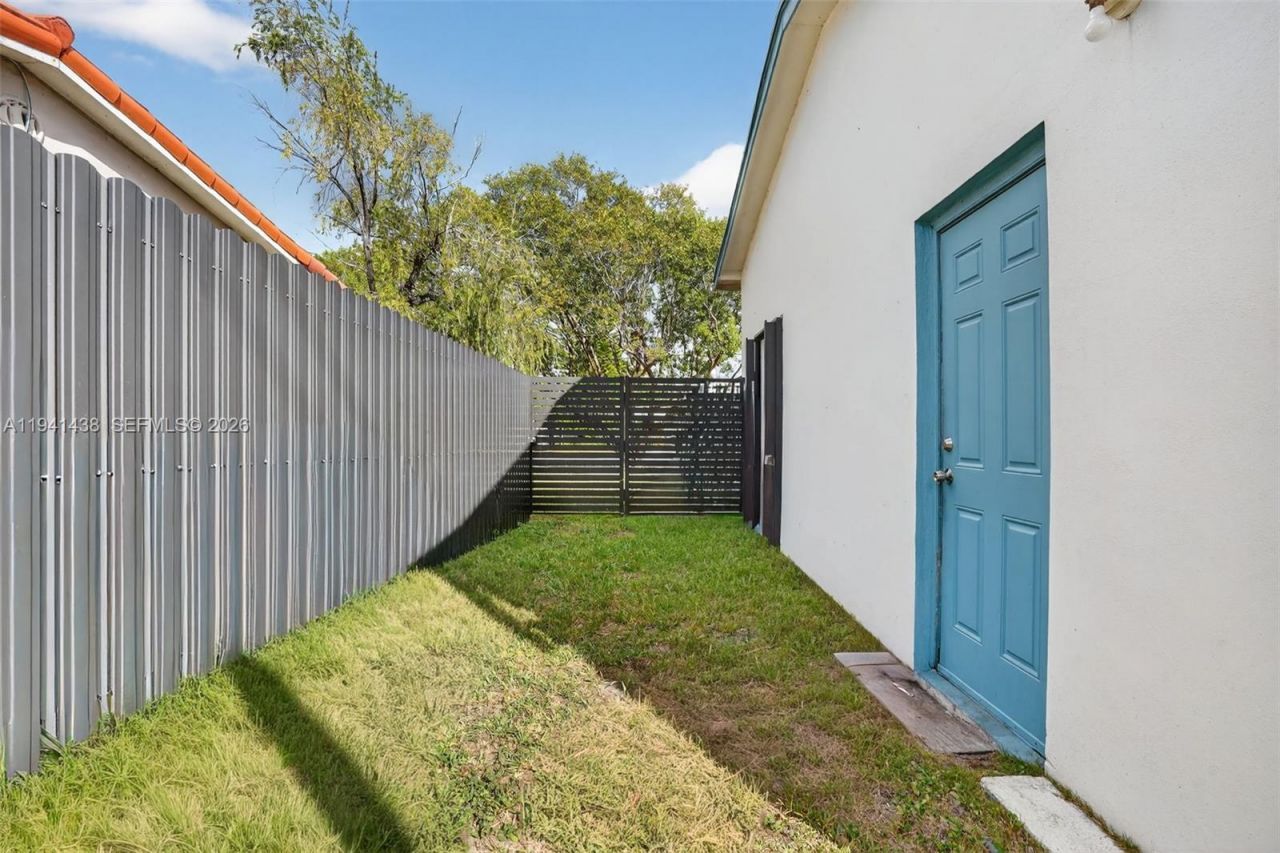 8500 SW 16th St, Miami, FL 33155 Photo