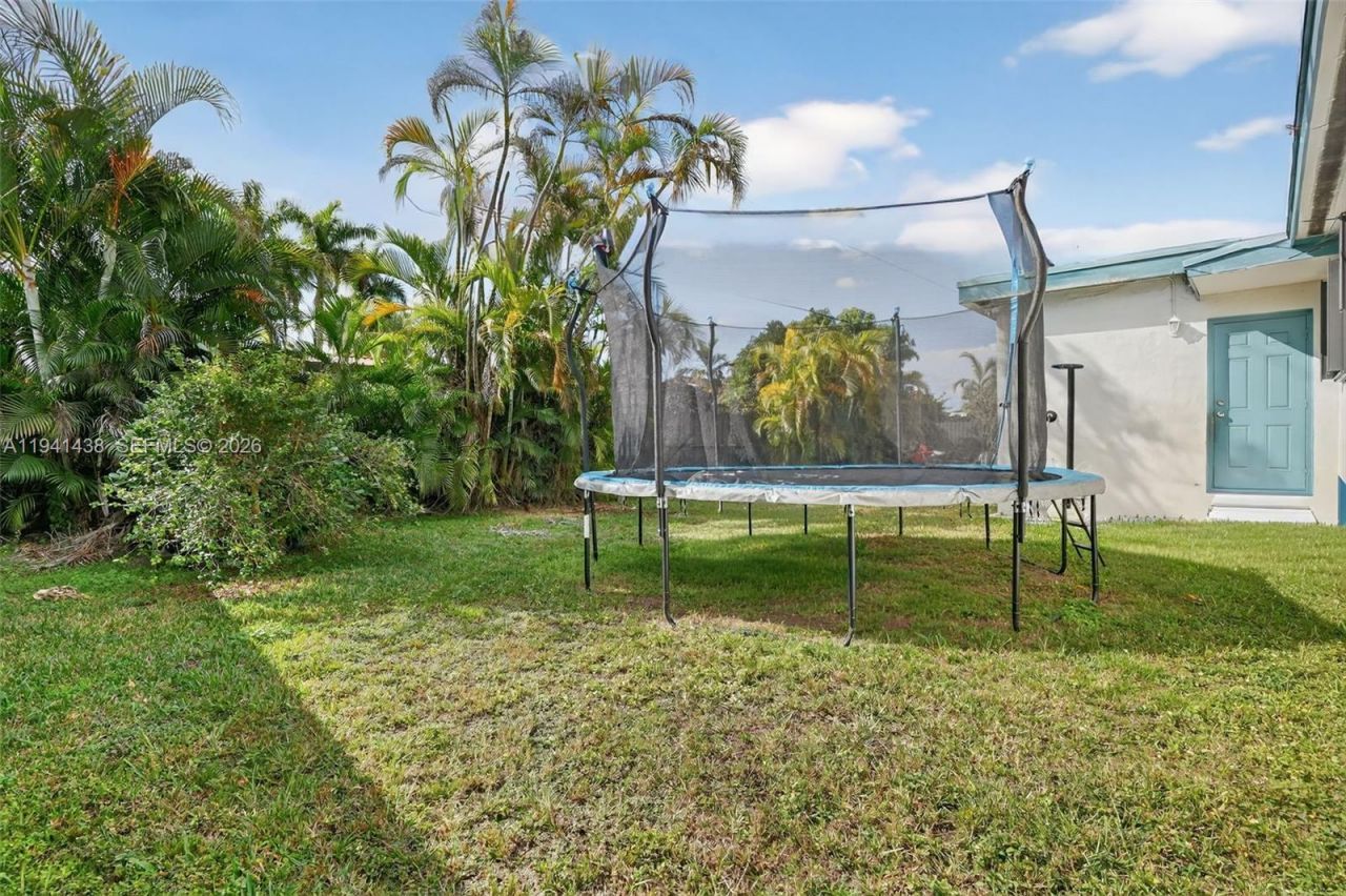 8500 SW 16th St, Miami, FL 33155 Photo