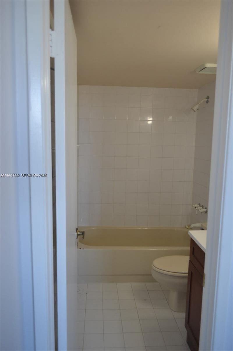 10155 NW 9th St Cir, Unit 4-507, Miami, FL 33172 Photo