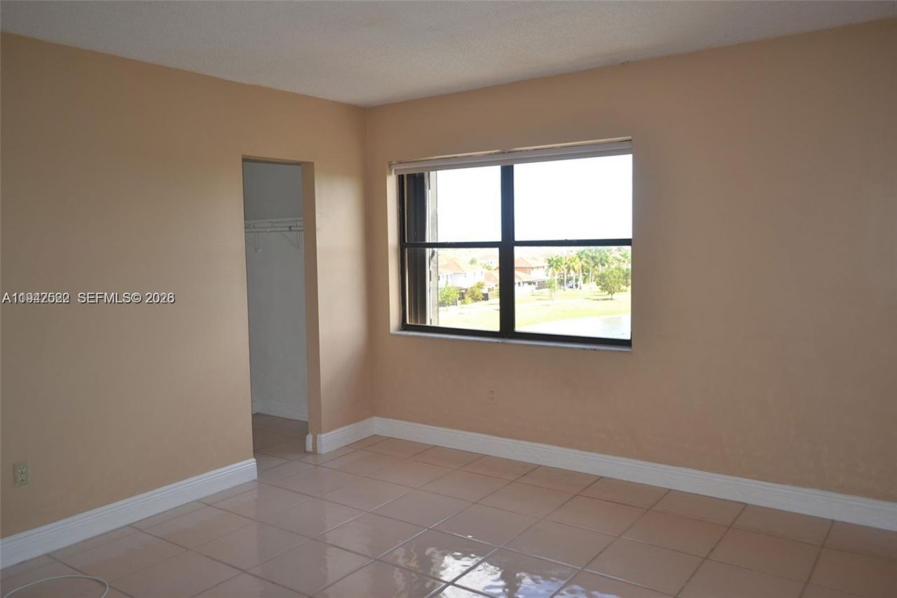 10155 NW 9th St Cir, Unit 4-507, Miami, FL 33172 Photo
