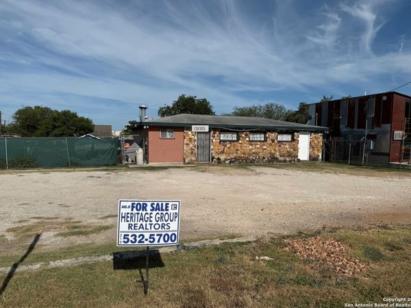 1130 Hampton, San Antonio, TX 78210