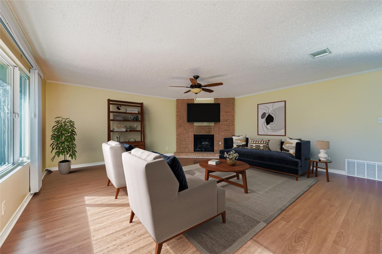 7901 Croftwood Dr, Austin, TX 78749 Main Photo