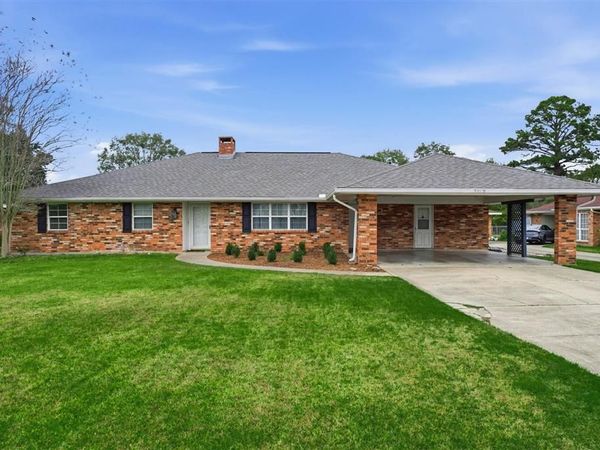 1506 S Greenfield Circle S, Lake Charles, LA 70605