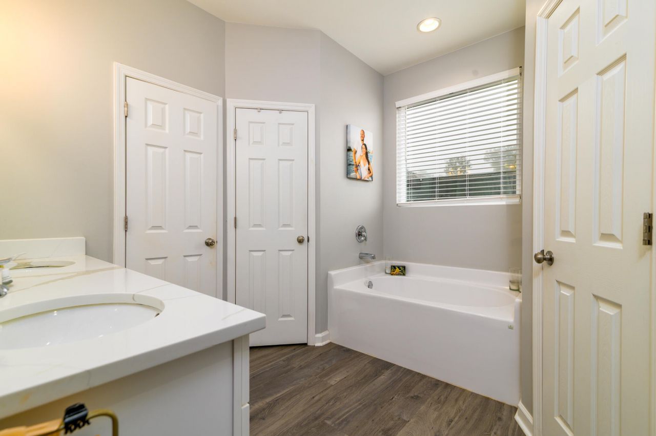 1050 Ben Road Photo 13