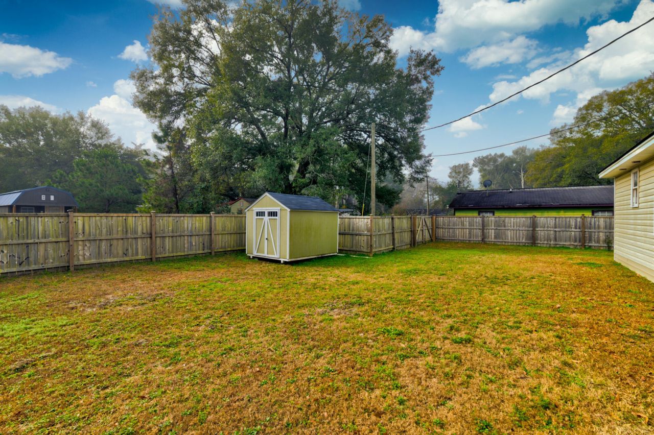 1050 Ben Road Photo 34