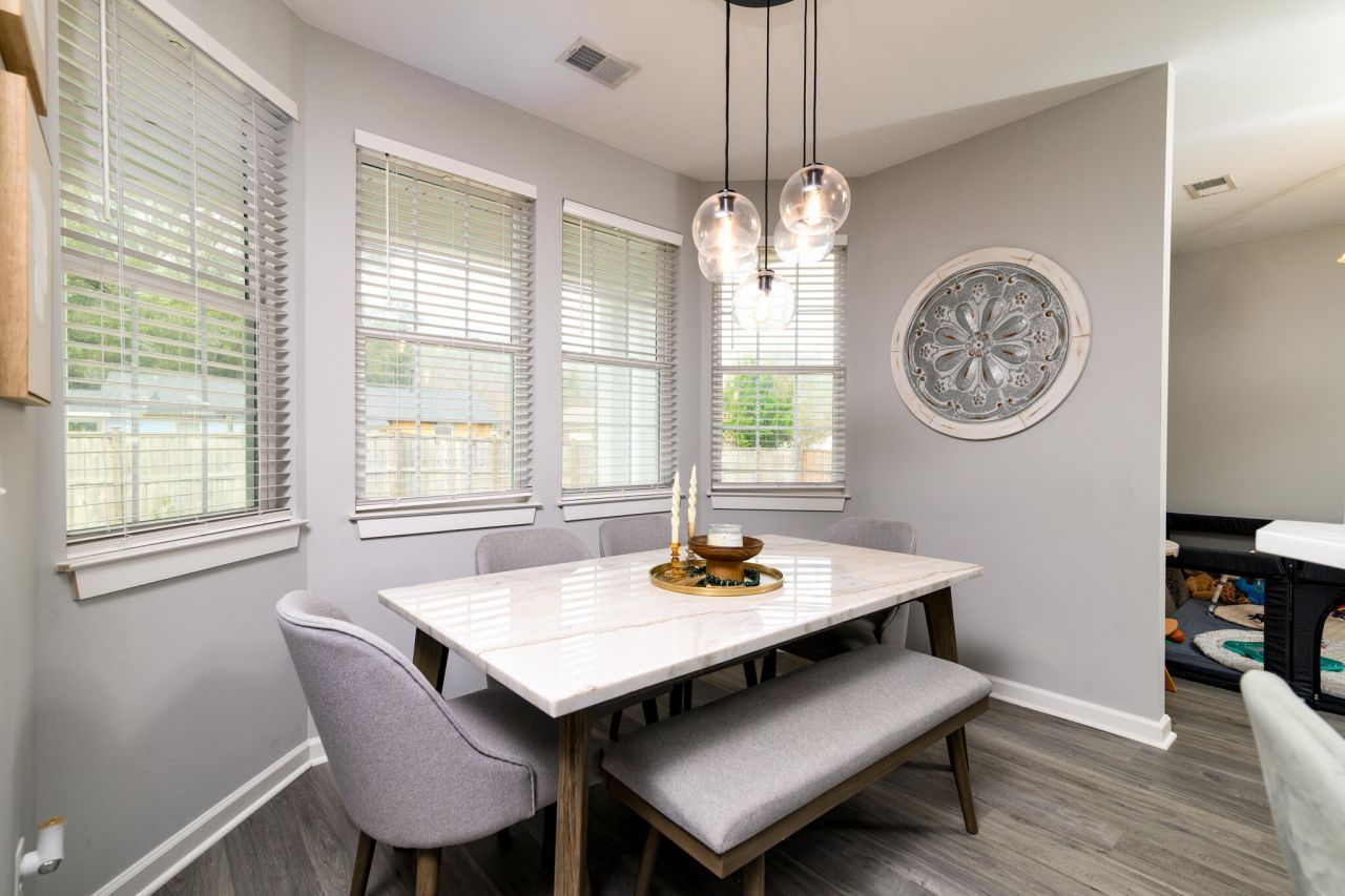 1050 Ben Road Photo 4