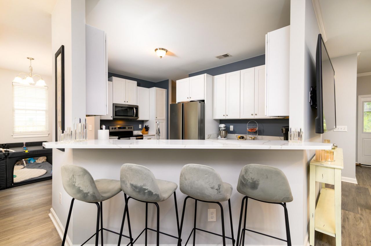 1050 Ben Road Photo 5