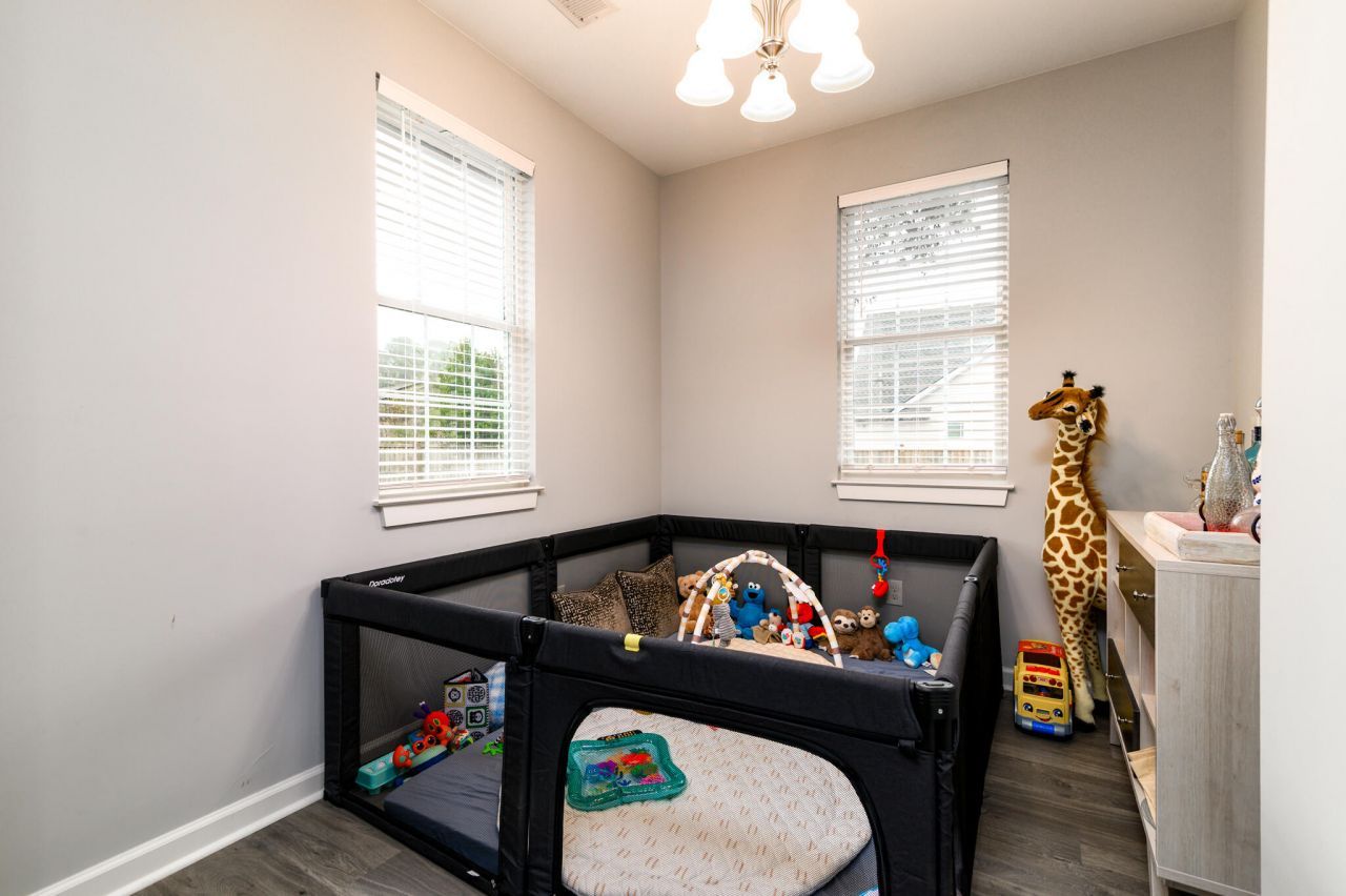 1050 Ben Road Photo 8