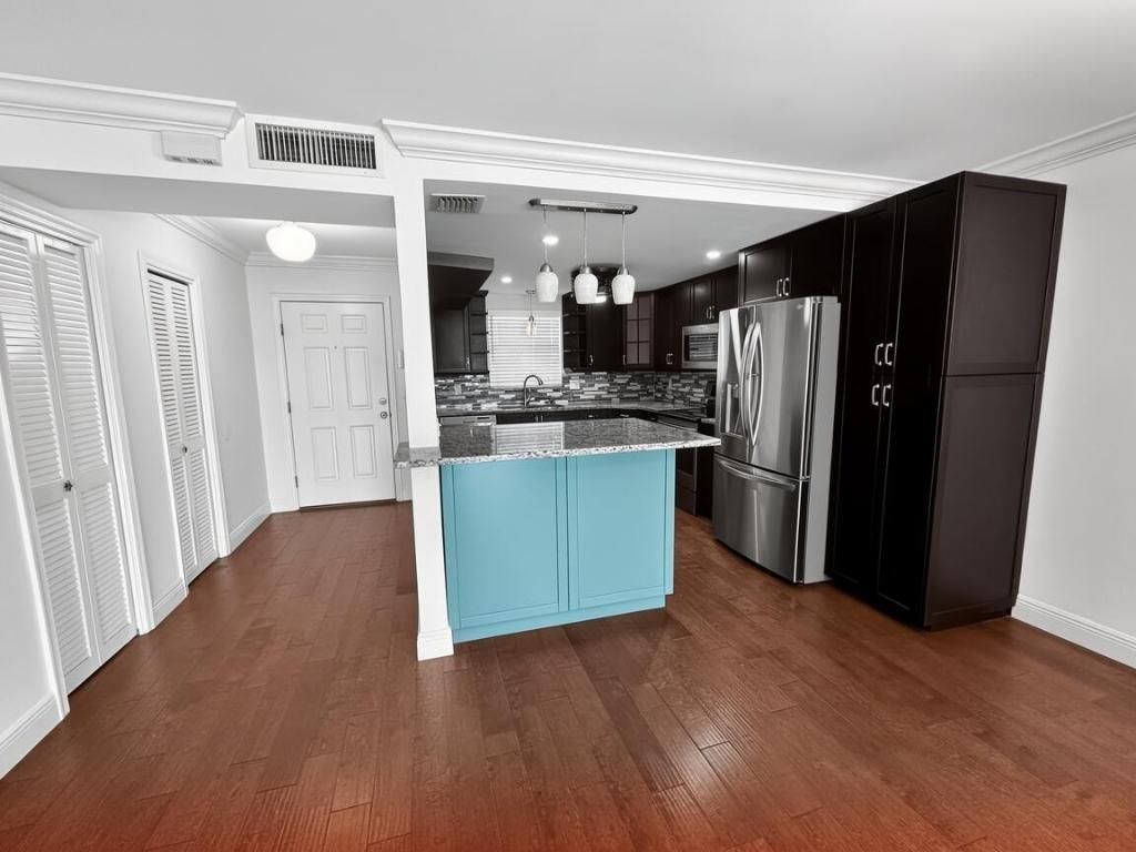 145 Atlantis Boulevard, Unit 302, Atlantis, FL 33462 Photo