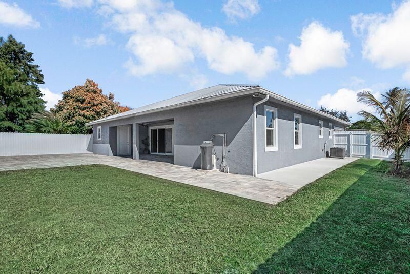 2092 SW Airoso Boulevard, Port Saint Lucie, FL 34984 Photo