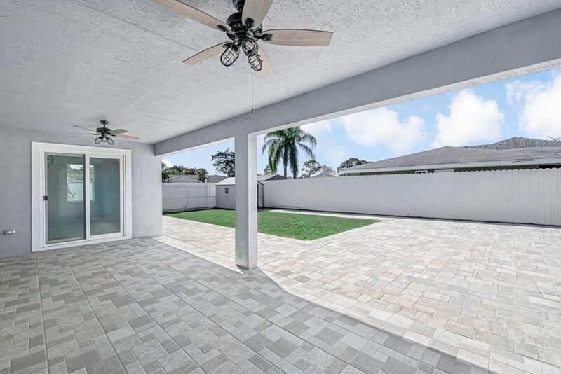 2092 SW Airoso Boulevard, Port Saint Lucie, FL 34984 Photo