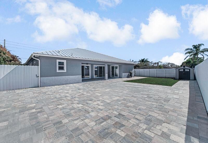 2092 SW Airoso Boulevard, Port Saint Lucie, FL 34984 Photo