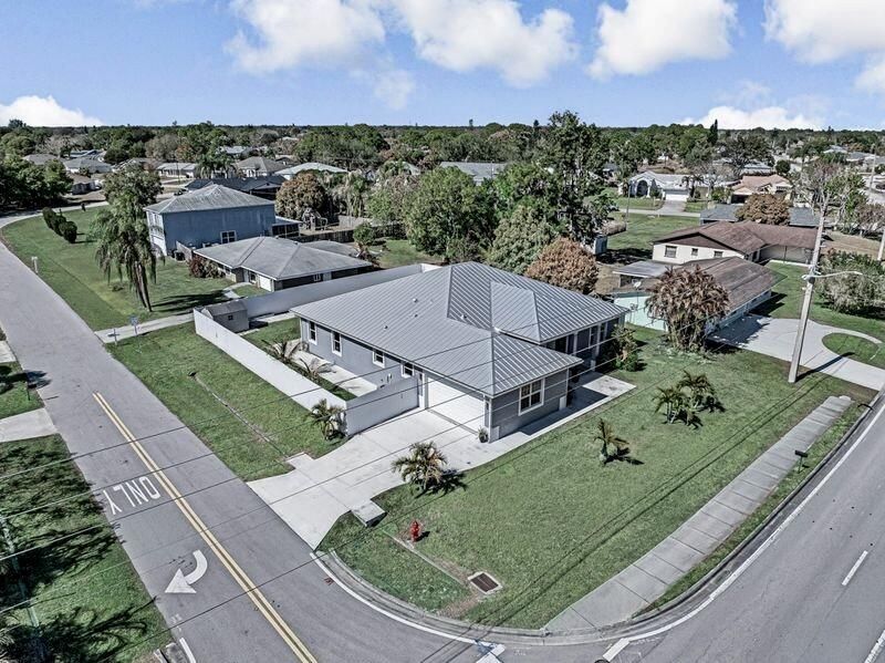 2092 SW Airoso Boulevard, Port Saint Lucie, FL 34984 Photo