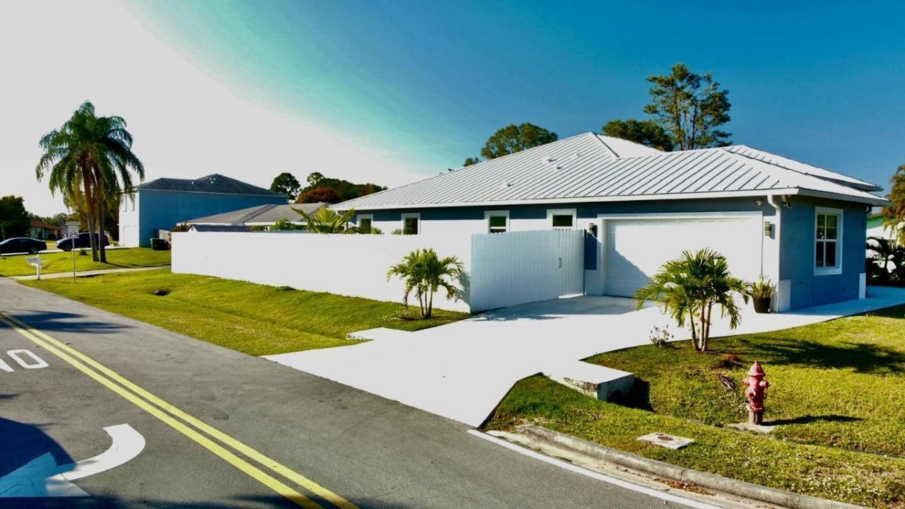 2092 SW Airoso Boulevard, Port Saint Lucie, FL 34984 Photo