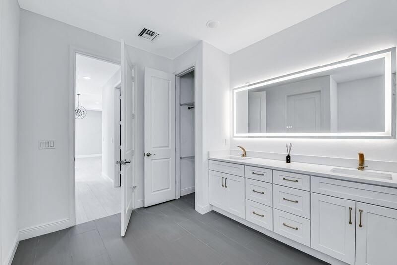 2092 SW Airoso Boulevard, Port Saint Lucie, FL 34984 Photo