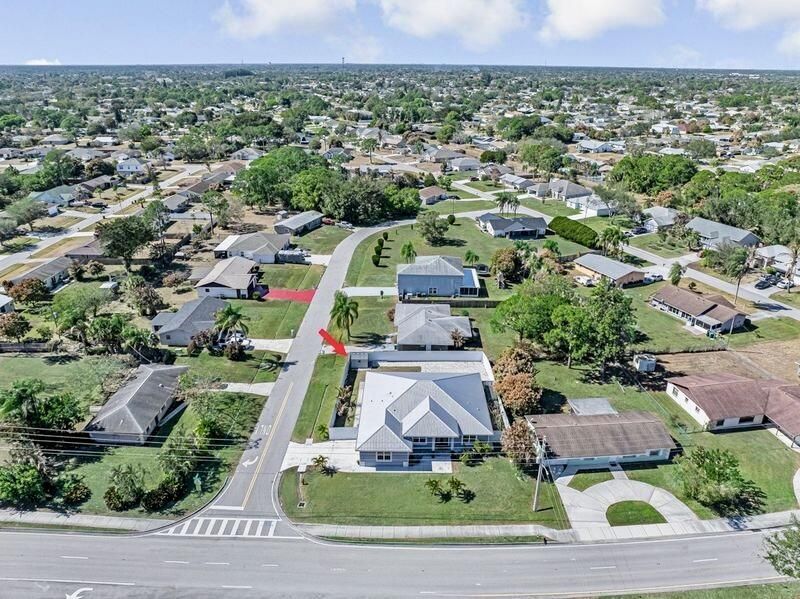 2092 SW Airoso Boulevard, Port Saint Lucie, FL 34984 Photo