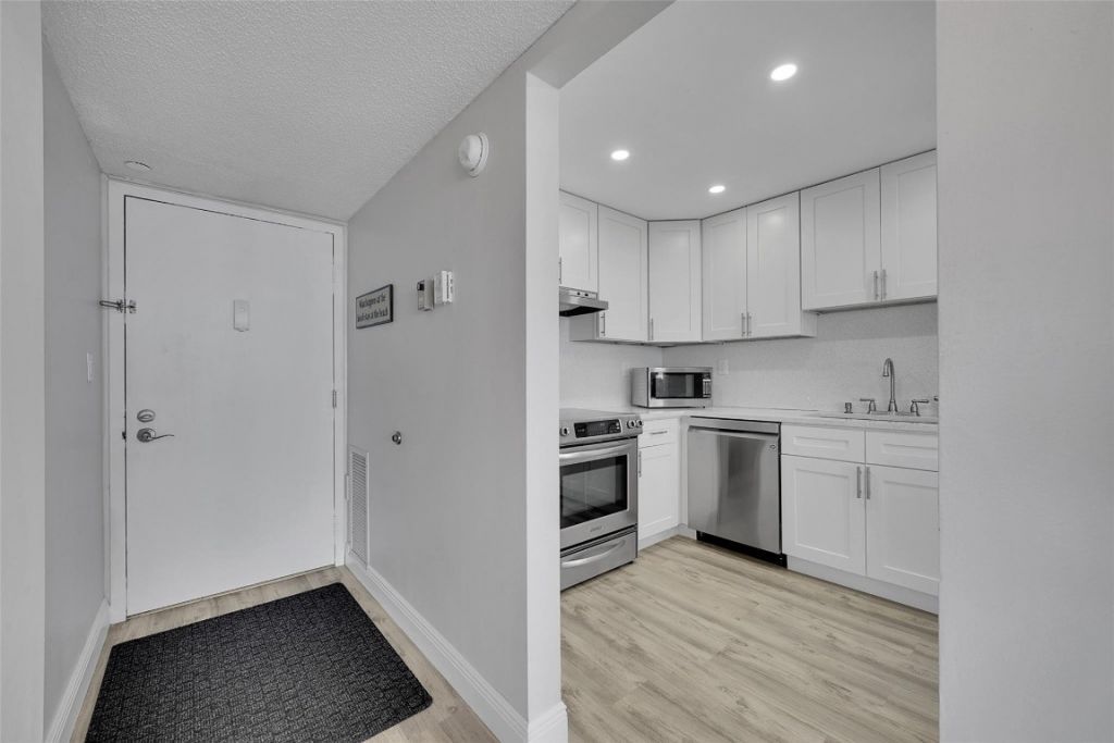 531 N Ocean Boulevard, Unit 1701, Pompano Beach, FL 33062 Photo