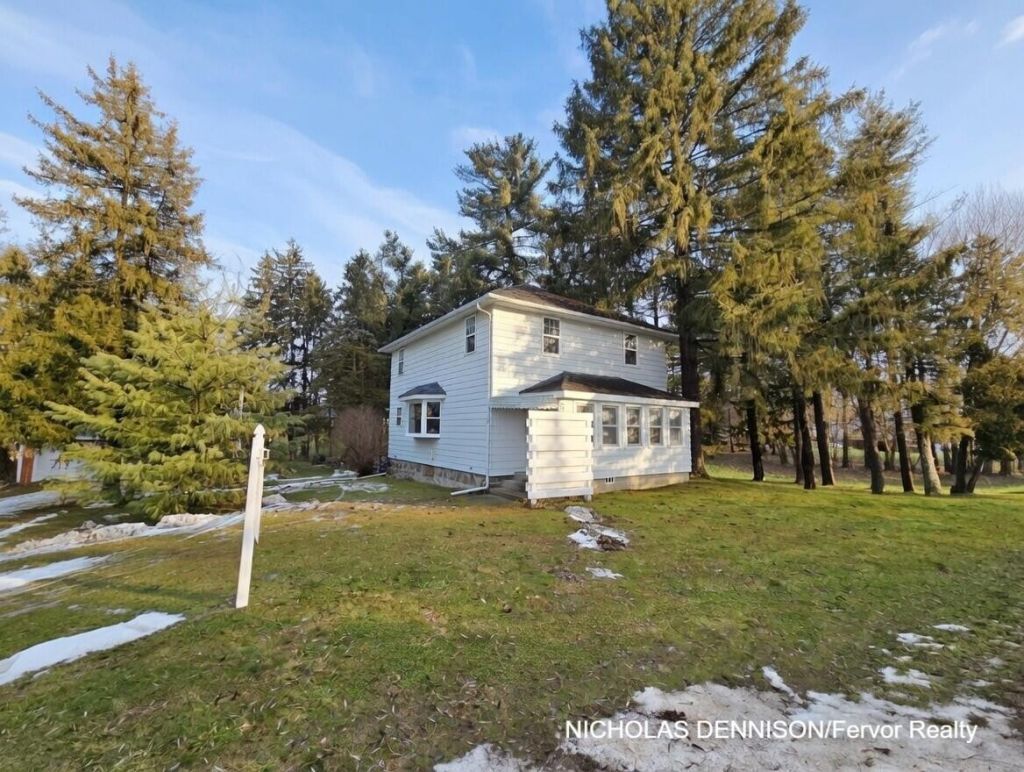 7072 N River Highway, Grand Ledge, MI 48837 Main Photo