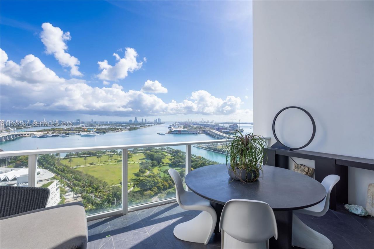 1040 Biscayne Blvd , Unit 2202, Miami, FL 33132 Photo