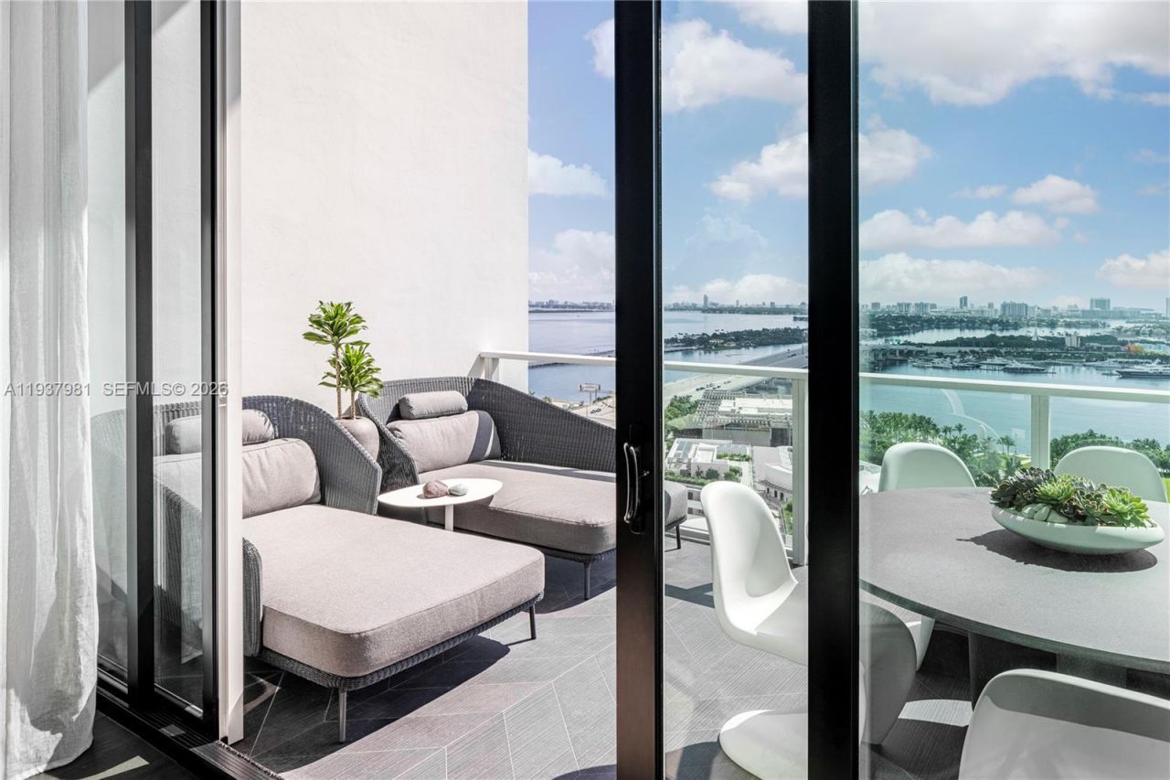 1040 Biscayne Blvd , Unit 2202, Miami, FL 33132 Photo