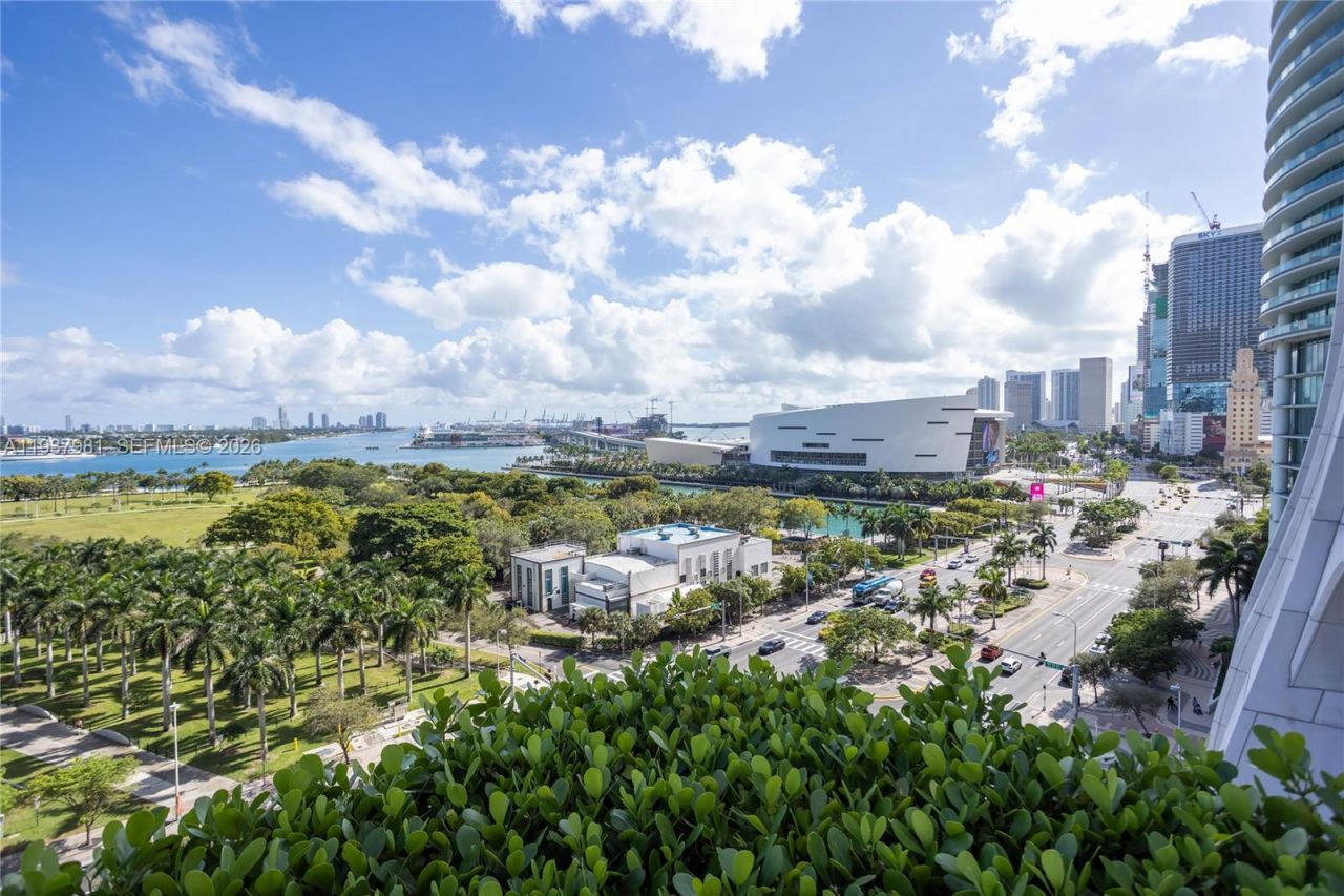 1040 Biscayne Blvd , Unit 2202, Miami, FL 33132 Photo