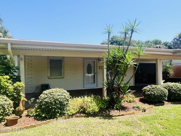 908 E 2nd Avenue, New Smyrna Beach, FL 32169
