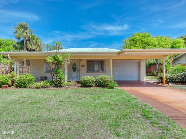 908 E 2nd Avenue, New Smyrna Beach, FL 32169