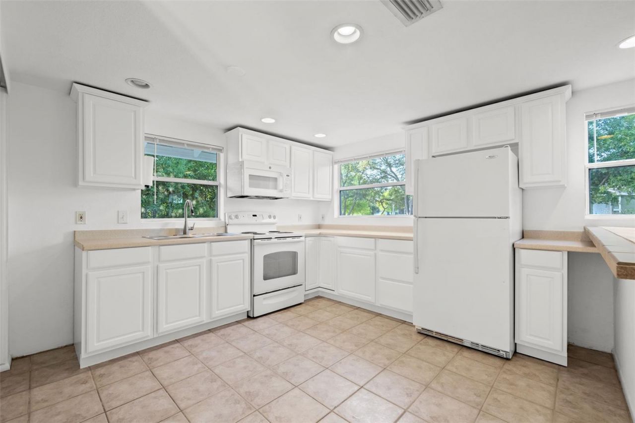 4009 Burlington Avenue N, Saint Petersburg, FL 33713 Photo