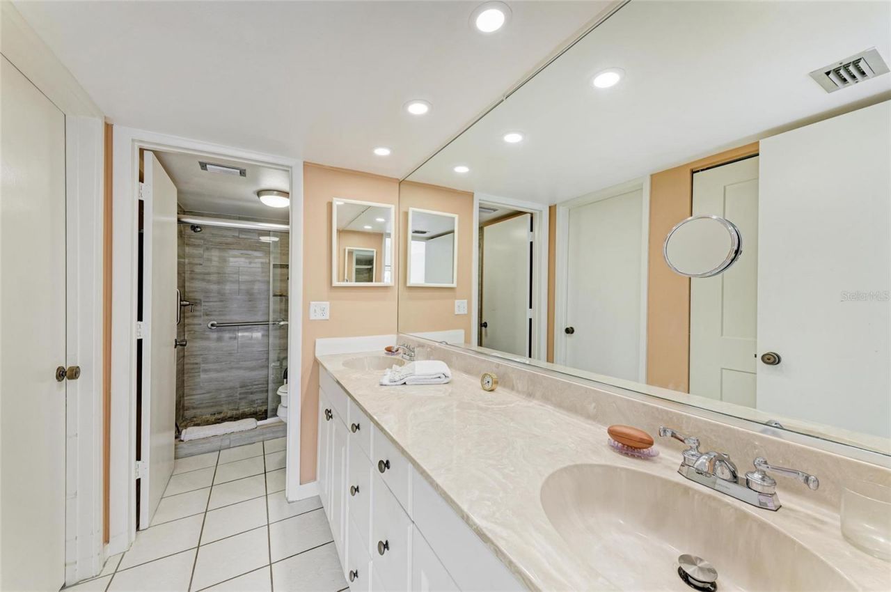 1617 Bayhouse Court, Unit 121, Sarasota, FL 34231 Photo