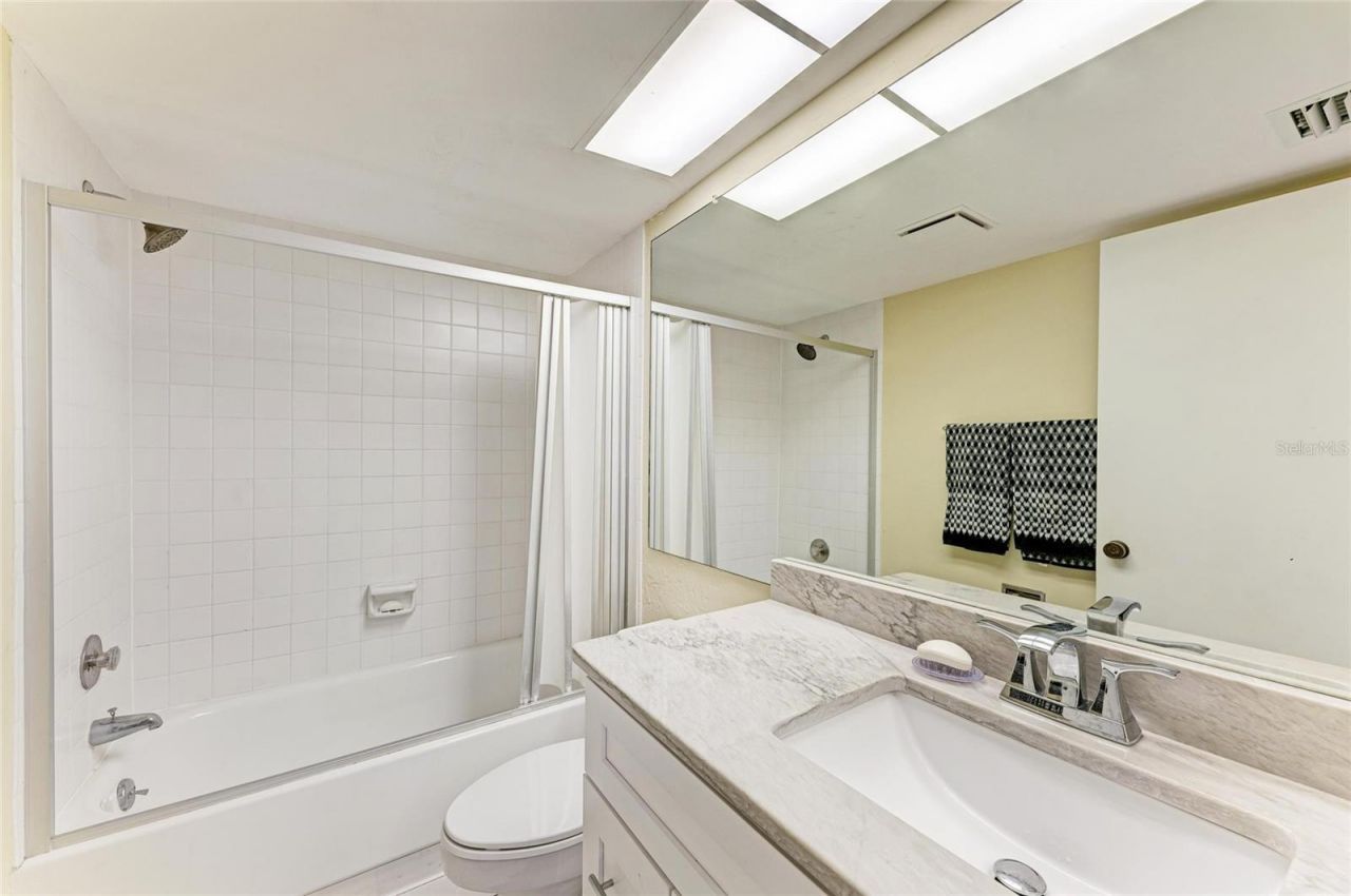 1617 Bayhouse Court, Unit 121, Sarasota, FL 34231 Photo