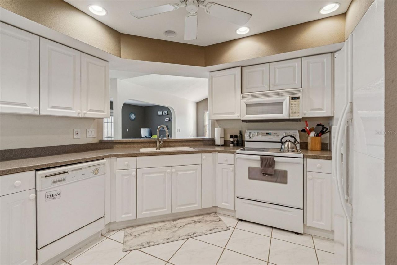 4181 Center Pointe Circle, Unit 91B, Sarasota, FL 34233 Photo