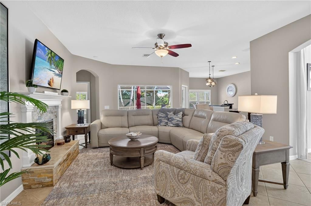 2502 Blackburn Cir, Cape Coral, FL 33991 Photo