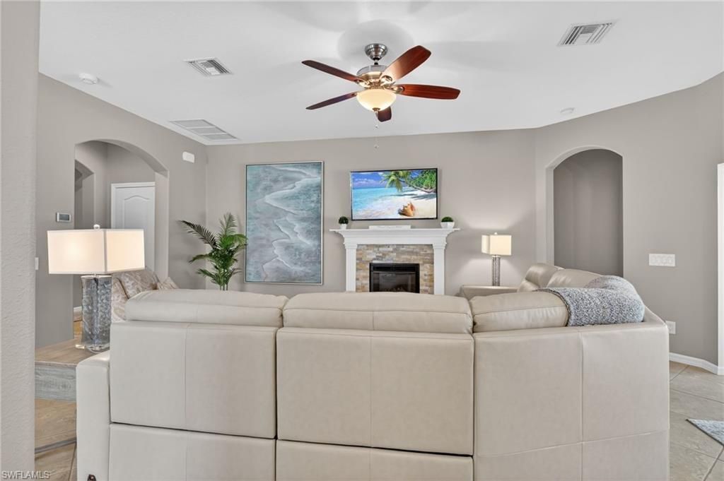 2502 Blackburn Cir, Cape Coral, FL 33991 Photo