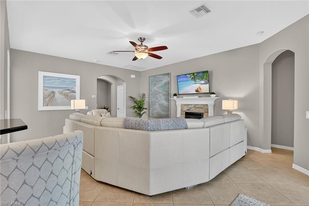 2502 Blackburn Cir, Cape Coral, FL 33991 Photo