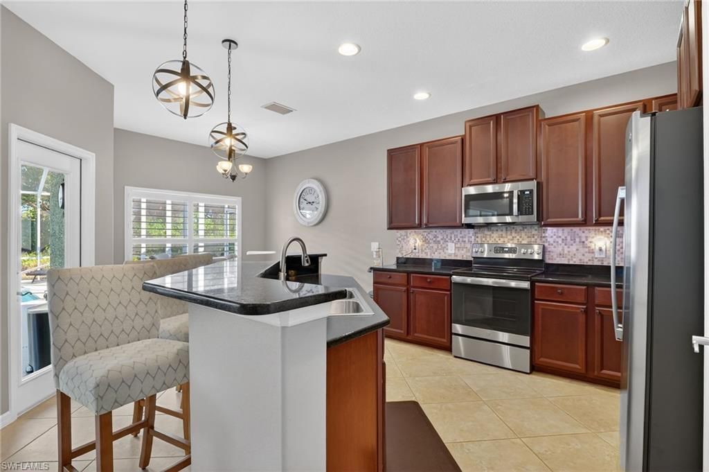 2502 Blackburn Cir, Cape Coral, FL 33991 Photo