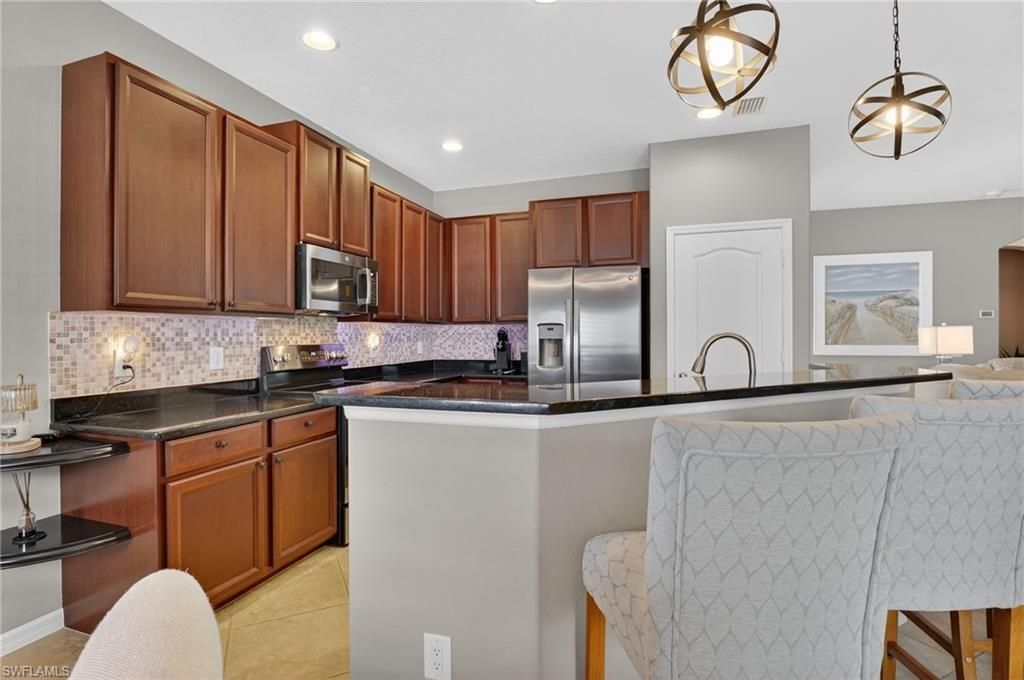 2502 Blackburn Cir, Cape Coral, FL 33991 Photo