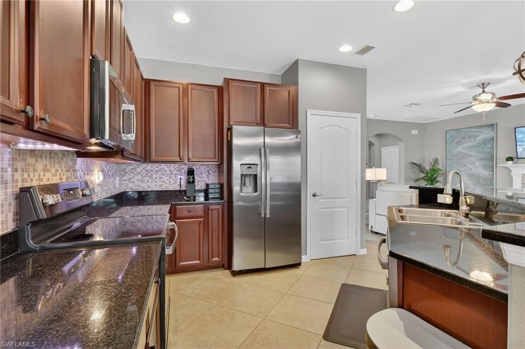 2502 Blackburn Cir, Cape Coral, FL 33991 Photo