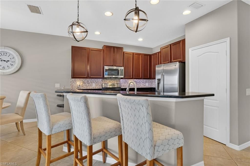 2502 Blackburn Cir, Cape Coral, FL 33991 Photo