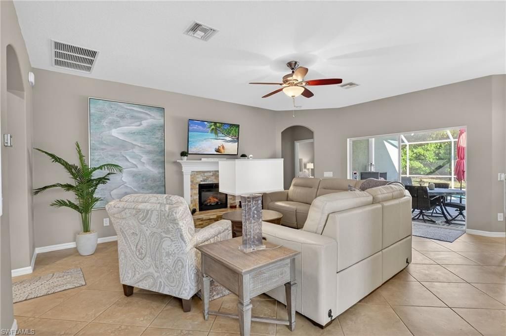 2502 Blackburn Cir, Cape Coral, FL 33991 Photo