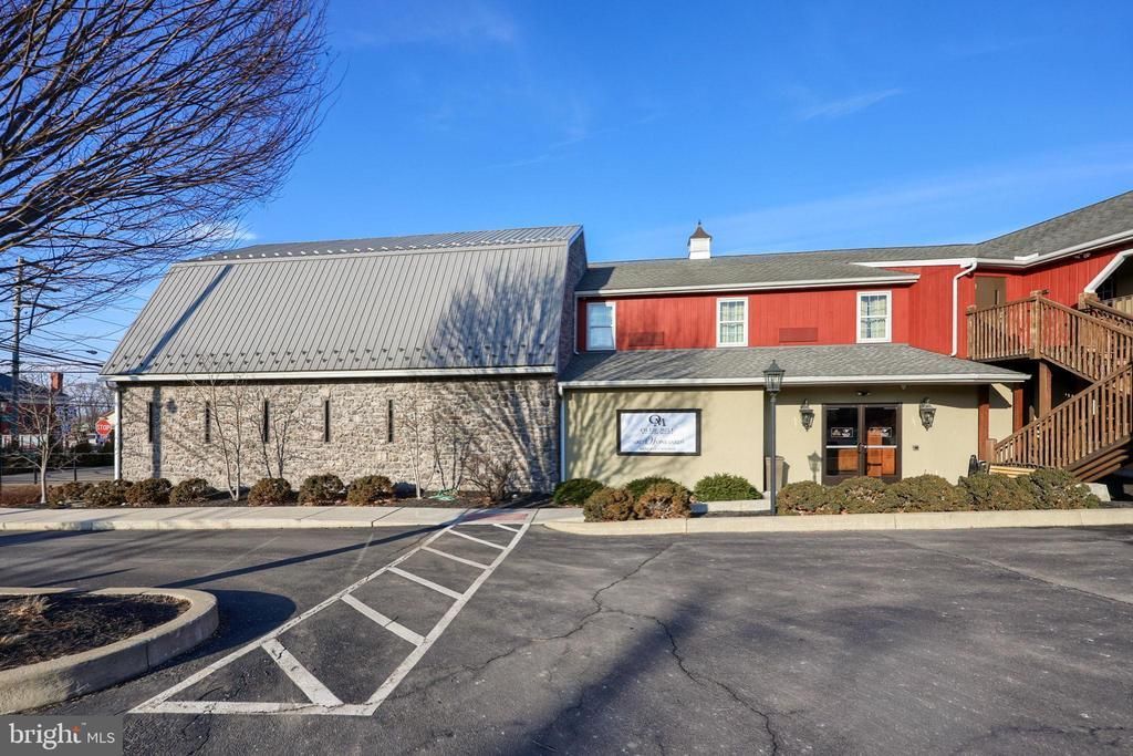 3610 E NEWPORT ROAD, INTERCOURSE, PA 17534