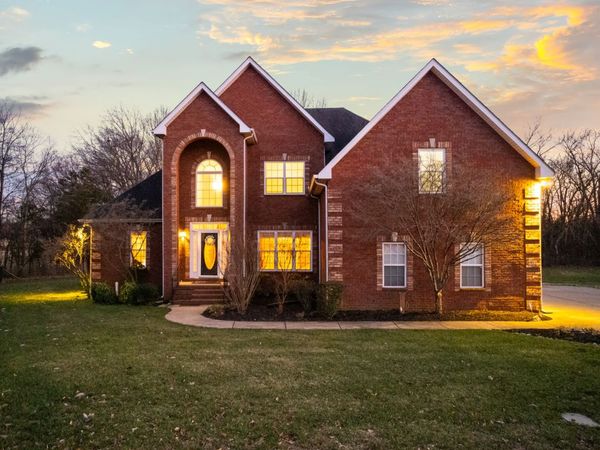 2310 Higgins Ln, Murfreesboro, TN 37130